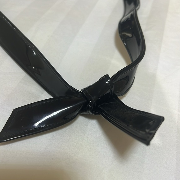 Vintage CROWN LEWIS black patent leather bag with silver accents bow and strap - Picture 7 of 13